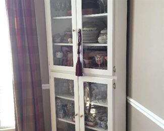 Corner cabinet with glass panels