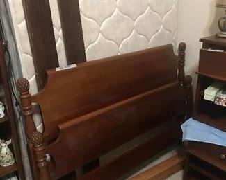 Full bed- headboard, footboard & mattress/box springs