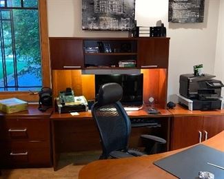 OFFICE DESK WITH HUTCH 60”L x 22”D x 67”H