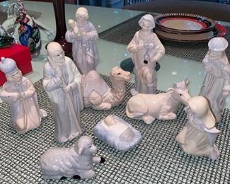 HOLIDAY / CHRISTMAS DECORATIONS 
NATIVITY SET