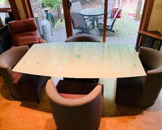 EXPANDABLE GLASS TABLE WITH 4 CHAIRS FROM HILLSIDE 
TABLE EXPENDED
39.5”W x 71”L x 29.5”H
TABLE 39.5”L x 39.5”W x 29.5”H
