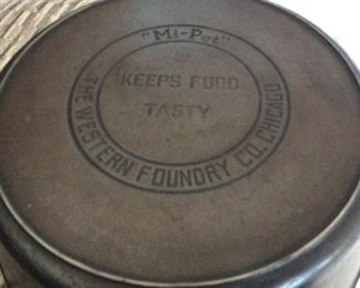 Cast iron skillet