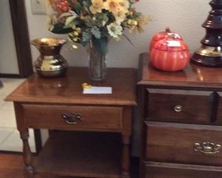 Beautiful condition / maple 🍁 1 drawer nightstand