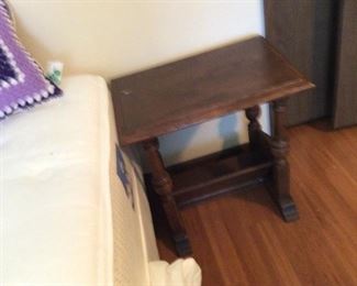 Small end table with magazine rack