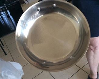 Large like new skillet