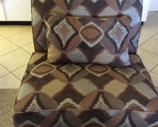 Accent chair. Excellent condition,