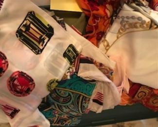 Scarves, name brands in good condition. 
