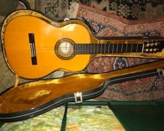 Vintage Guitar in good condition