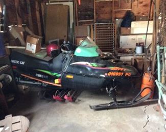 ARTIC CAT SNOWMOBILE