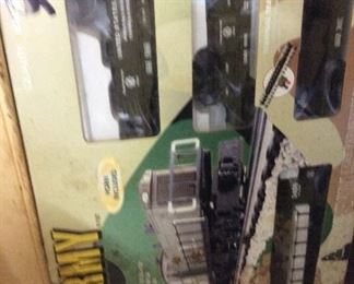 TRAIN SET US ARMY- NEW IN THE BOX