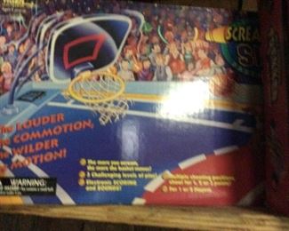 SCREAMIN SHOT BASKETBALL - TIGER ELECTRONIC LTD NEW IN THE BOX