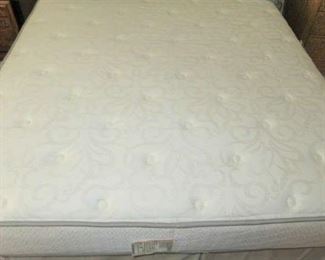 Serta Queen Size Mattress/Box Springs