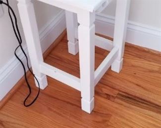 Accent table