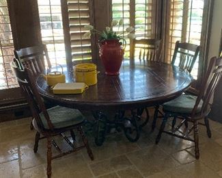 Round kitchen dining table