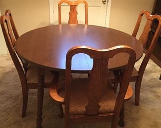 Table, 4 Chairs and 1 Leaf