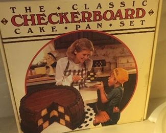 Vintage Checkerboard Cake Pan Set