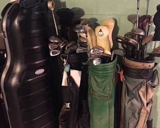 Sets of Golf Clubs/Travel Carrier
