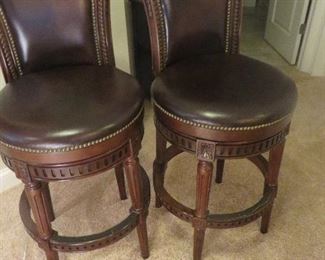 Manchester Swivel Bar Stools
FRONTGATE
