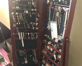 Lots of jewelry