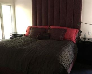 UPHOLSTERED HEADBOARD AND MATCHING BEDDING KINGSIZE