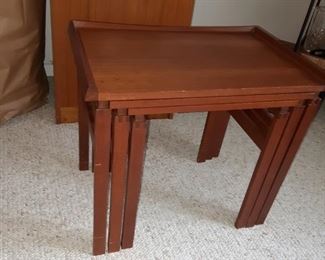 Mobler stacking tables