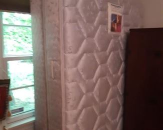Twin Mattress set like new