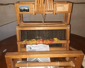Schatt table top loom