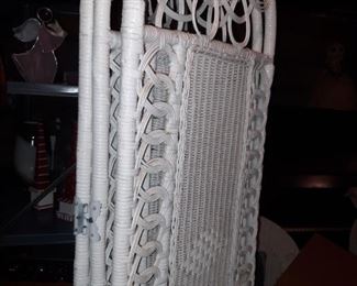Wicker room divider, 2 chairs, settee and dresser