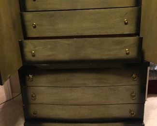 Inside view of the bachelor’s chest.