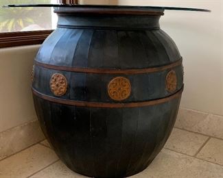 Huge Vase/Drum Table glass top 	 		 
