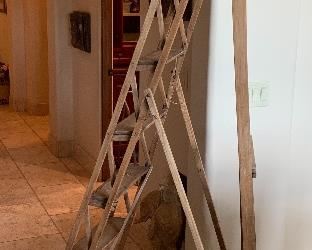 7.5ft Antique Step ladder	 		 
