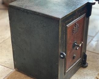  Antique Safe end table	24x18x20in	HxWxD	 

