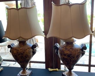 Alexander-John Vase Lamp #1 JRL-7410	 		 
Alexander-John Vase Lamp #2 JRL-7410
