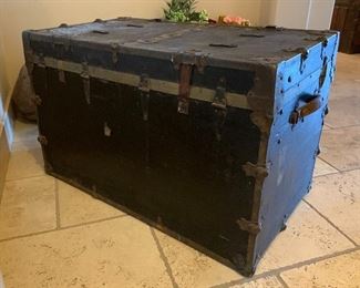 Huge Antique Steamer Trunk	25 x 40 x 23	HxWxD	 