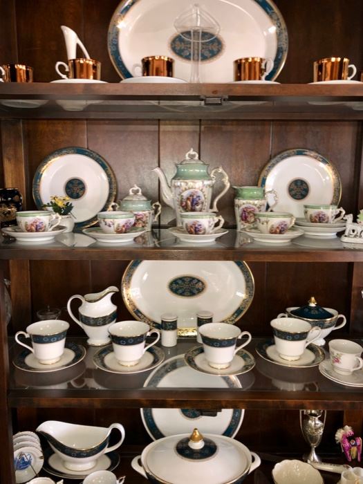 Porcelain collectibles & china