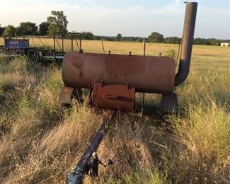 Very large smoker can be towed behind vehicle