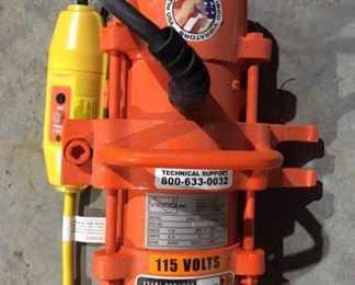 Vibco Vibrator High Frequncy USL-1600
Used for concrete and bulk materials