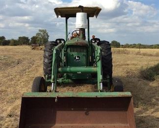 John Deere tractor Model 2040 Front view