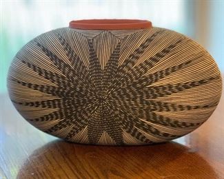 DL Vallo Acoma NM Pottery Black/White Vase Native American 	6x11in
