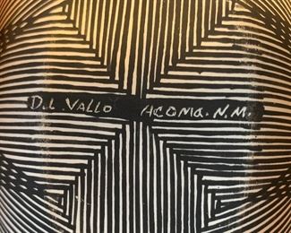 DL Vallo Acoma NM Pottery Black/White Vase Native American 	6x11in
