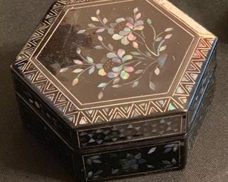 Koren Mother of Pearl  lacquer trinket box #3