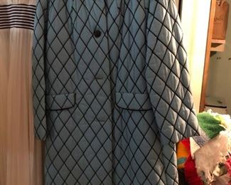 AN AMAZING PERFECTLY VINTAGE QUILTED WOMEN'S DAY COAT