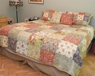 King Size Bed / Mattress & Box Spring Set, Bed Linens / Bedding