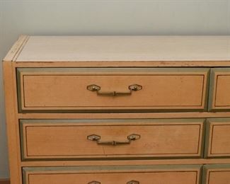 Vintage Chest of Drawers / Dresser