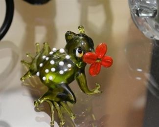 Art Glass Frog Figurine / Miniature