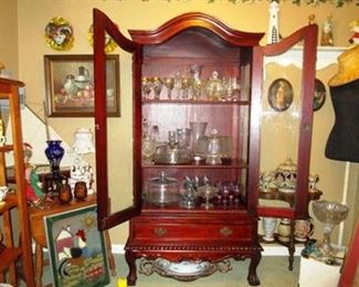 China cabinet with open view