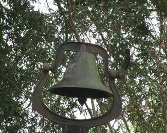 Vintage iron farm dinner bell