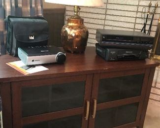 console, power point projector and brass-bottom lamp