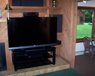 LARGE FLAT-SCREEN TV