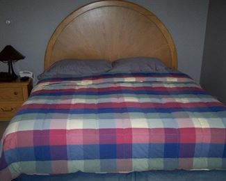 KING-SIZE BED & NIGHT STAND